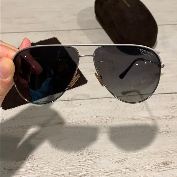 Authentic Tom ford polarized sunglasses (unisex) - Picture 2 of 8